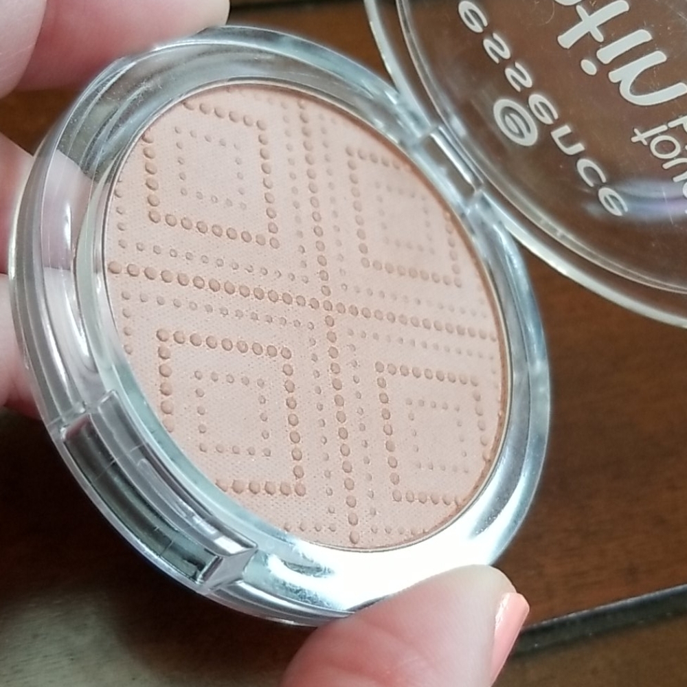 ๐ ESSENCE BLUSH - Picture 2 of 5